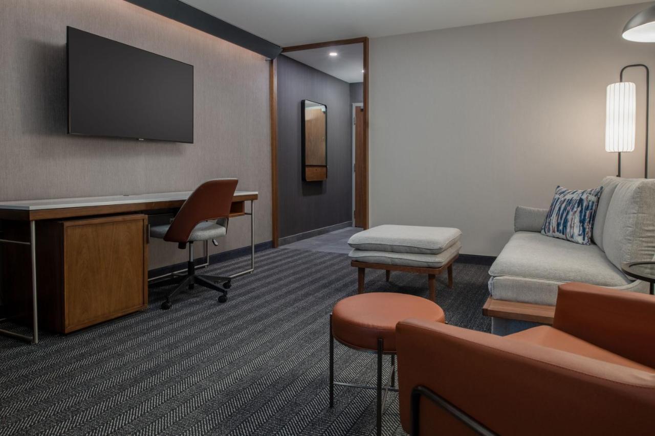 Courtyard By Marriott Olympia Hotel Ngoại thất bức ảnh